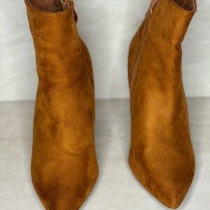 Women's Suede Pointed Toe Ankle Boots - Tan